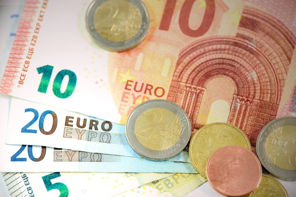 Carry cash euros while in Italy